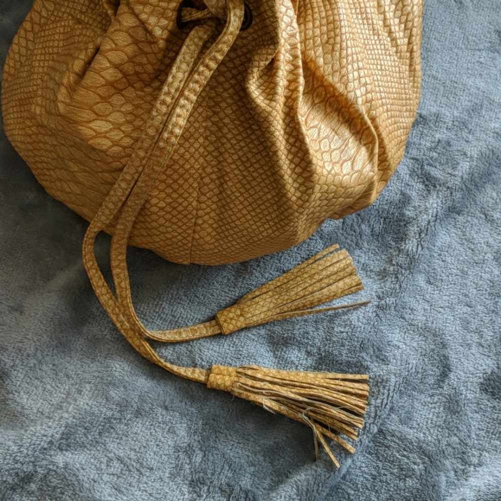 RED Handbag - Picture 5 of 8